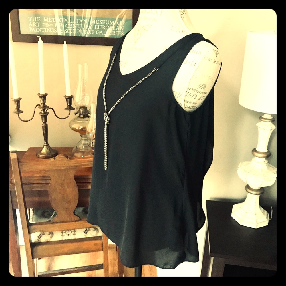 BXC Black Sleeveless Blouse w/Chain Sz M